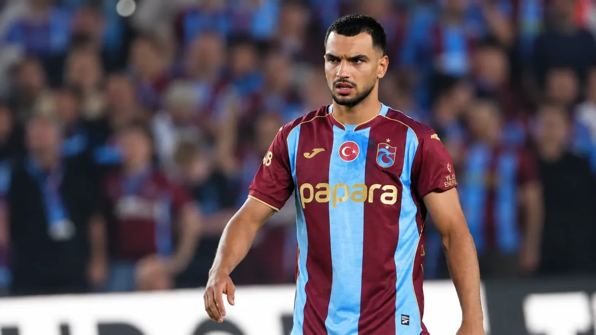 Böyle acemilik amatörde bile olmaz! Şok eden kırmızı kart