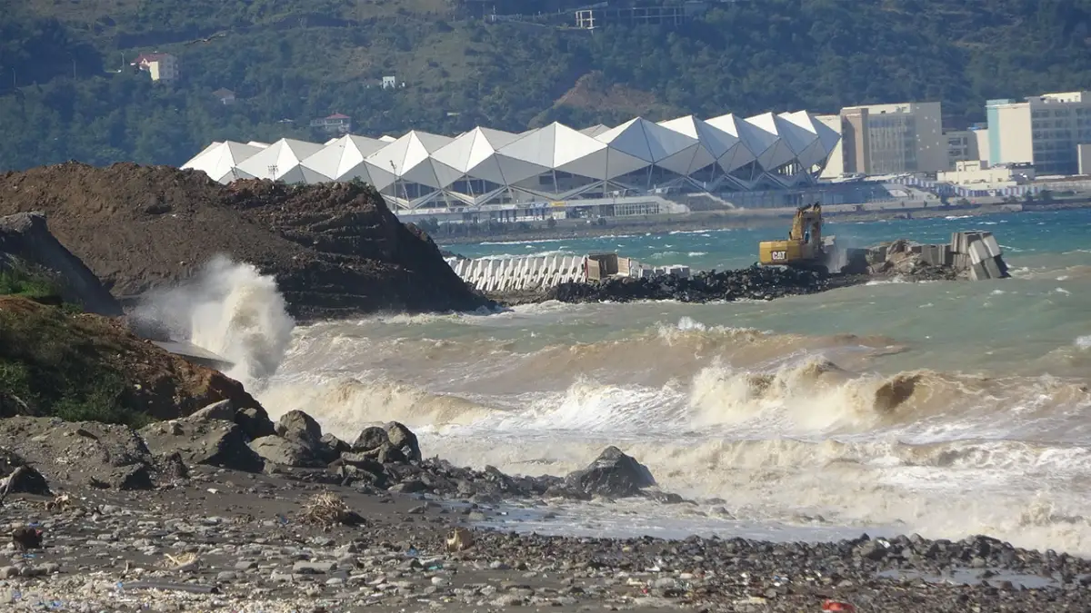 Doğu Karadeniz’de fırtına alarmı! Trabzon'da balıkçılar denize açılamadı