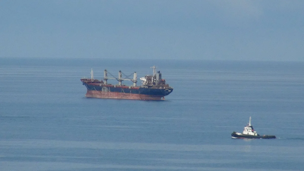 Dron saldırısına uğrayan gemi Giresun açıklarına sürüklendi