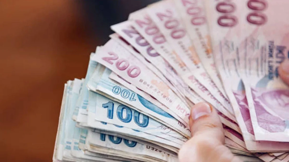 Emekli zammı ne kadar olacak? Emekli zammında iki formül masada! 23 bin 552 TL alanlar ne kadar alacak?