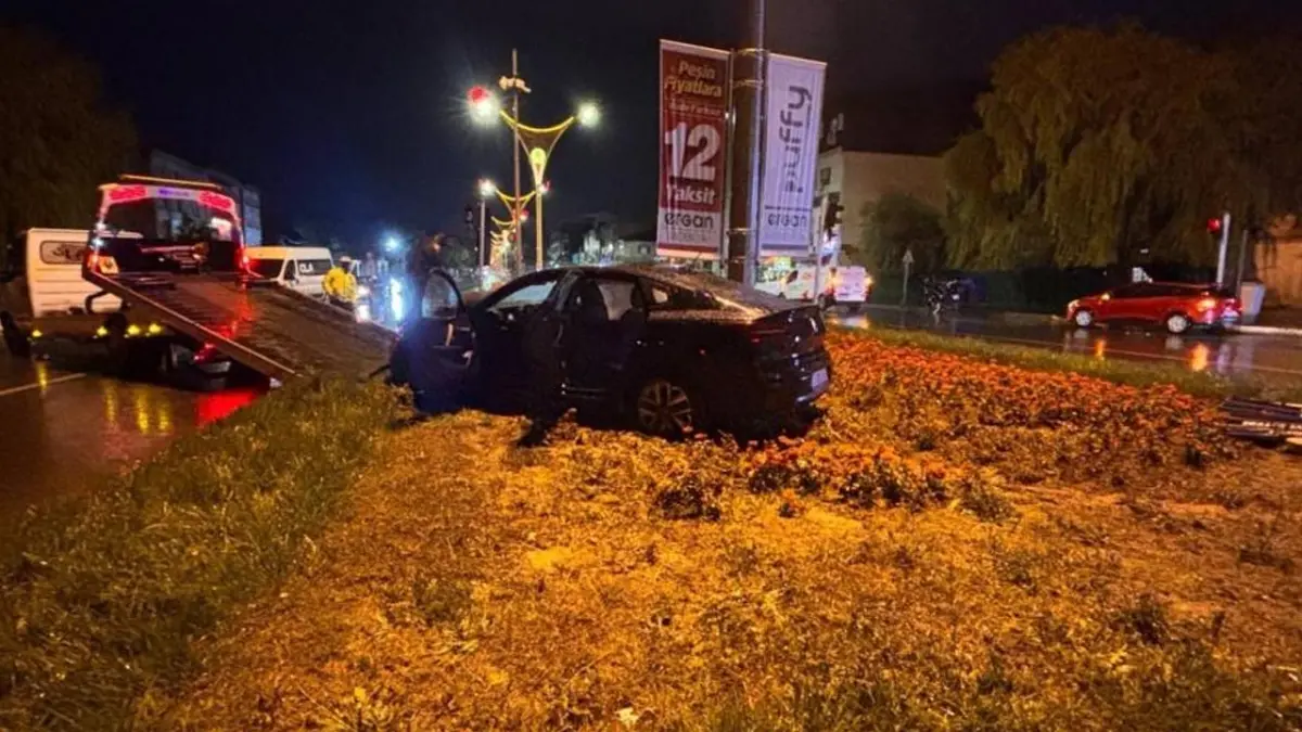 Erzincan’da Trabzon plakalı otomobil kazaya karıştı! 3 yaralı