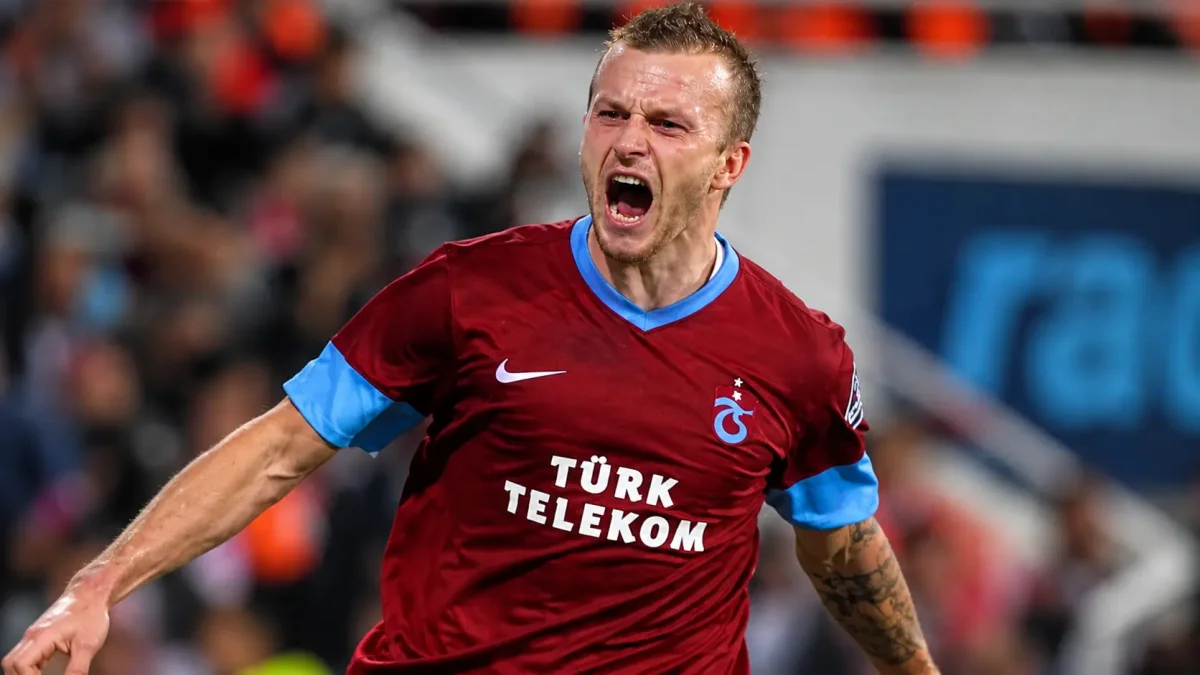 Eski Trabzonsporlu yıldızdan yeni kariyer! Milli takımda görev yapıyor