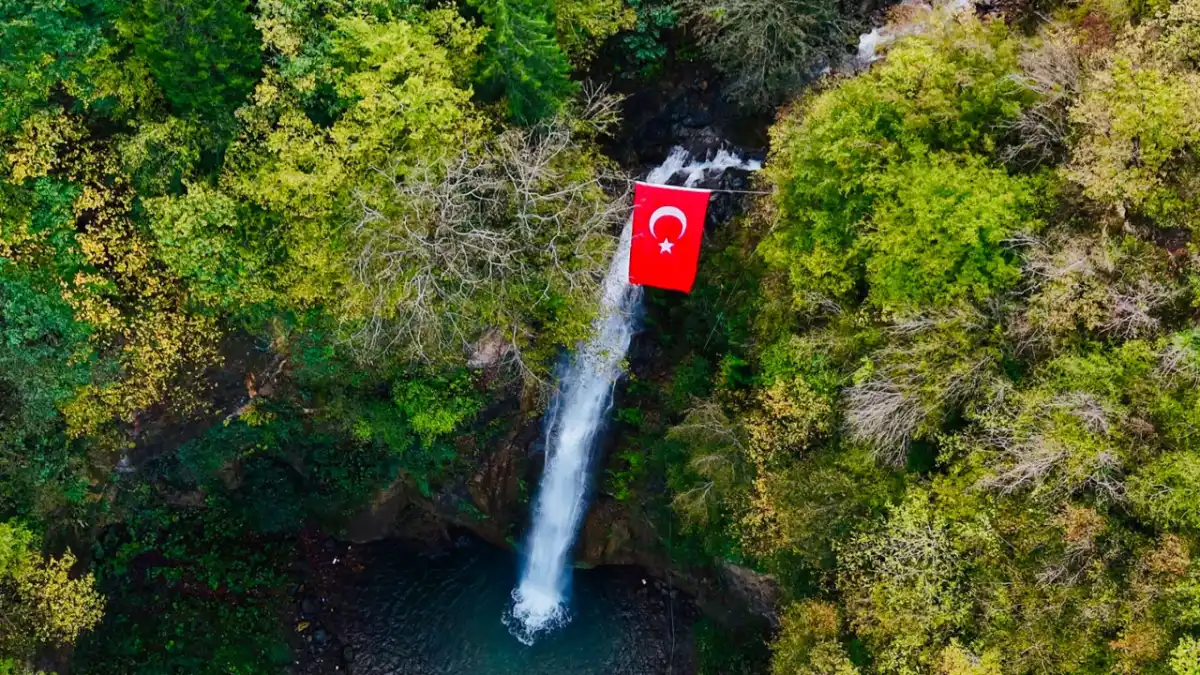Giresun’da Cumhuriyet coşkusu şelalede yaşandı