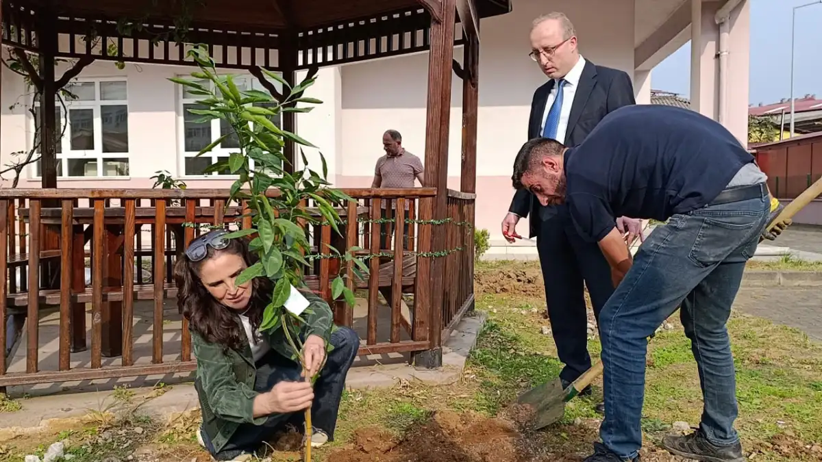 Giresun’da Cumhuriyet’in 103. yılı için fidanlar toprakla buluştu