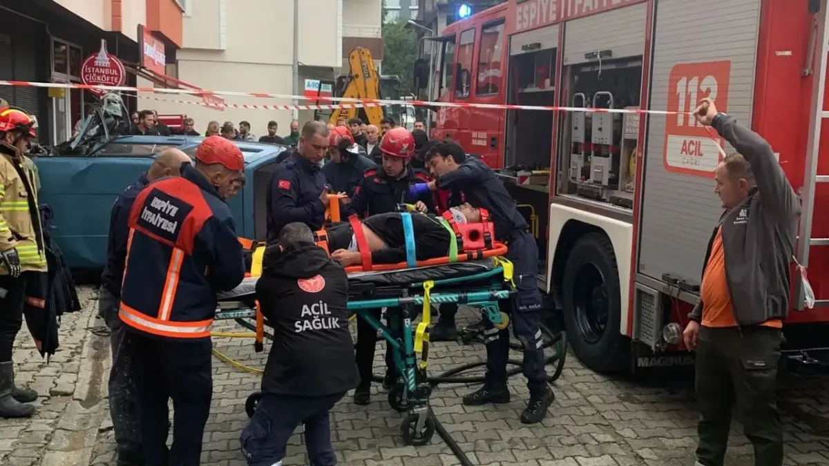 Giresun'da otomobil binaya çarparak devrildi: 1 yaralı