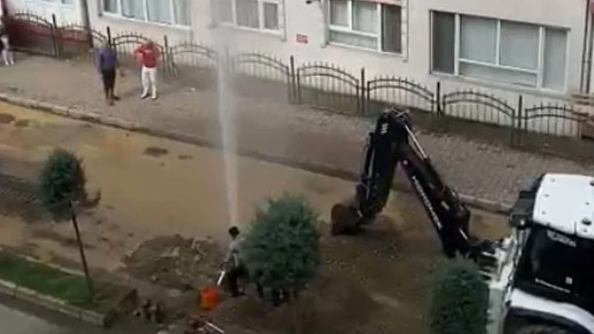 Giresun’da yeni değiştirilen su borusu patladı! Su metrelerce yükseldi