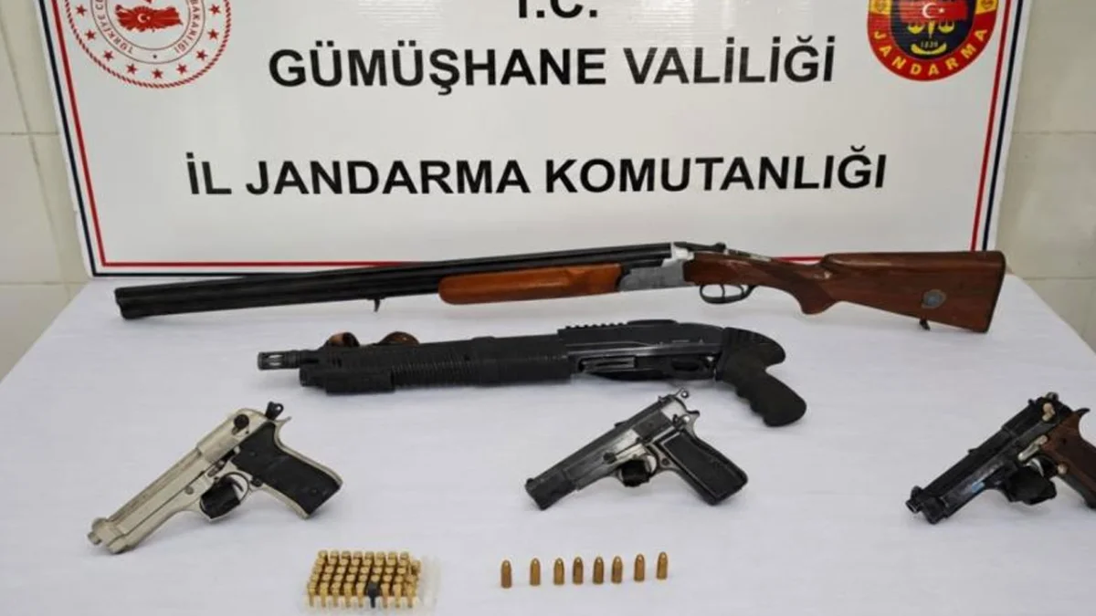 Gümüşhane’de jandarmadan operasyon! Silah ve kaçak ürünler ele geçirildi