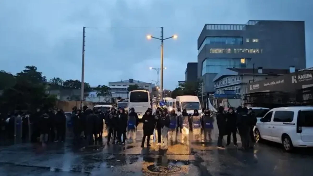 Halk TV'ye kayyum atandı! Kanal binasında arama, 17 kişi hakkında gözaltı kararı
