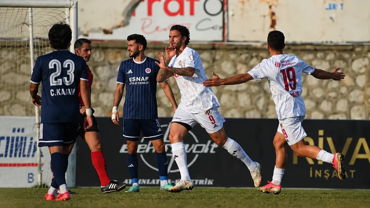 İki eski Trabzonsporlu aynı maçta sahne aldı! Galibiyeti getirdiler