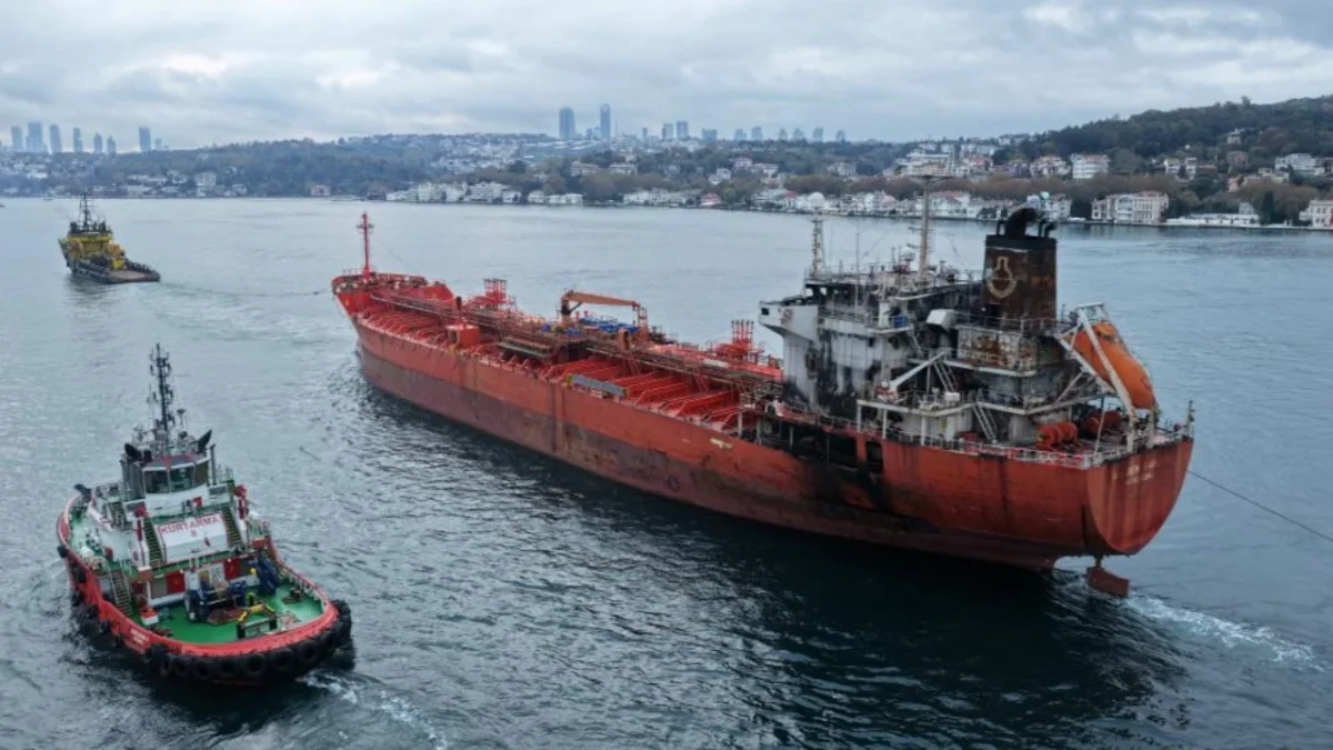 Karadeniz’de dronla vurulmuştu! İstanbul Boğazı’nda trafik durduruldu