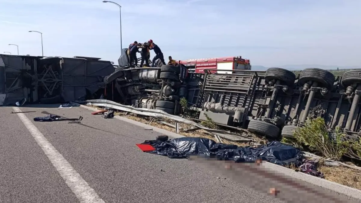 Manisa'da tır ile yolcu otobüsü çarpıştı! Ölü ve yaralılar var