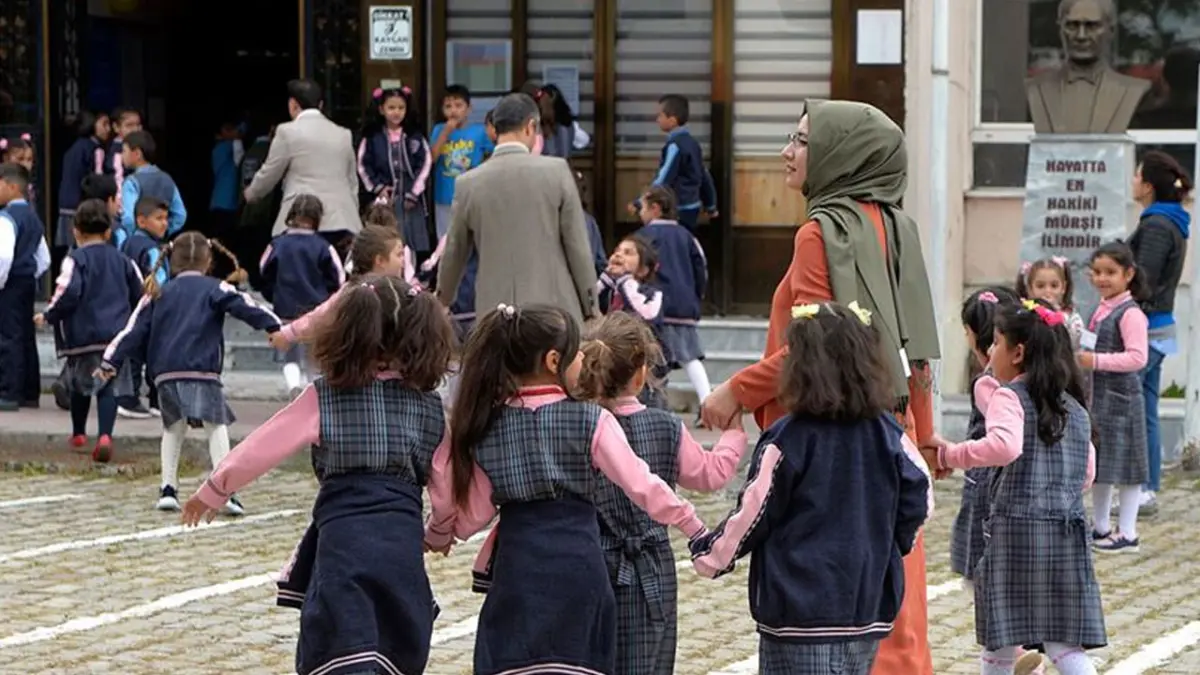 MEB 2026-2027 takvimini açıkladı! 9 gün tatil olacak