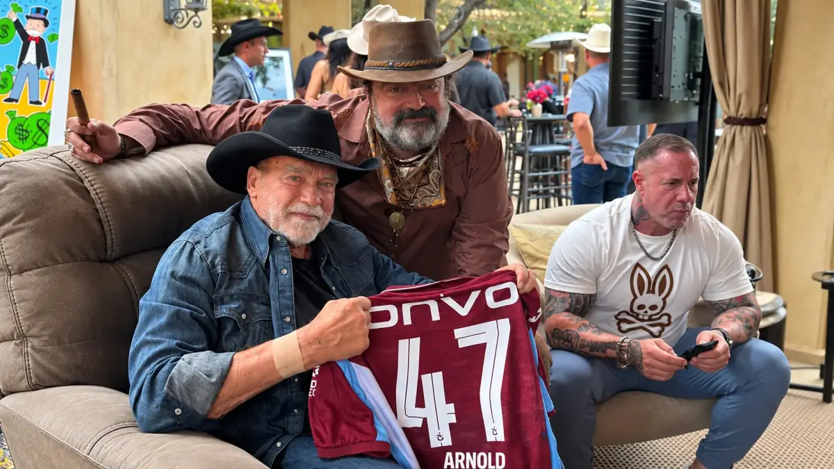 Nevzat Aydın'dan Terminatör'e Trabzonspor forması! "O da bizden"
