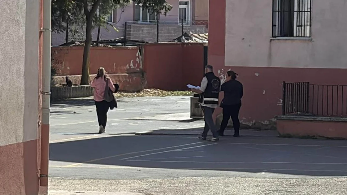 Okulda facia önlendi! Öğrencinin çantasından tabanca çıktı