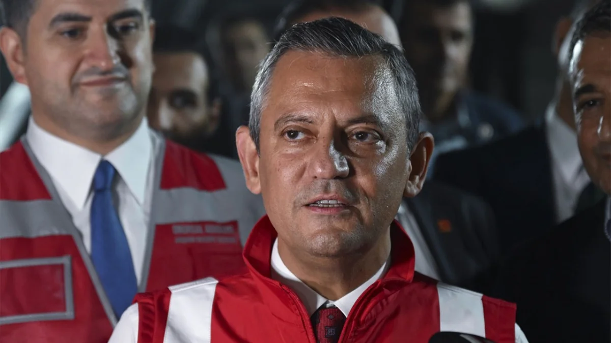 Özgür Özel'den Trabzon'a metro göndermesi "10 AK Partili yapamadı"