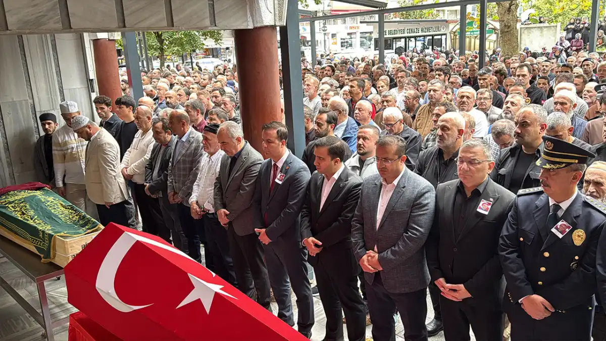 Rize’de kalp krizi sonucu hayatını kaybeden polis memuru toprağa verildi