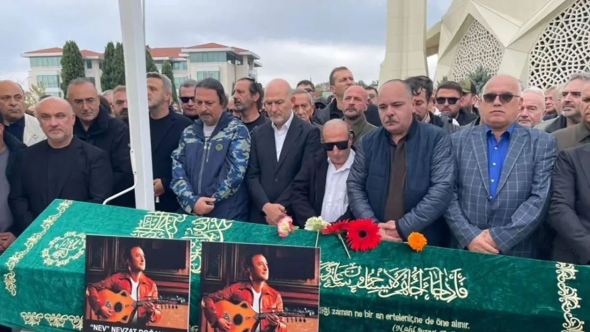 Şarkıcı Nev son yolculuğuna uğurlandı! Süleyman Soylu da cenaze törenine katıldı