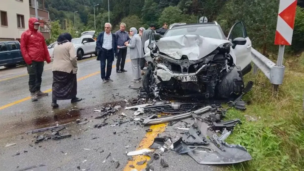 Trabzon Çaykara’da feci kaza! 5 kişi yaralandı
