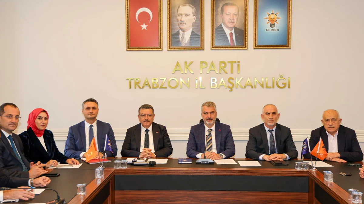 Trabzon’da AK Parti zirvesi! Proje ve yatırımlar için kritik toplantı yapıldı