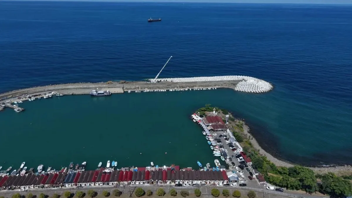 Trabzon’da balıkçı barınağı için 1,5 milyon liralık ihale! Kum temizlenecek