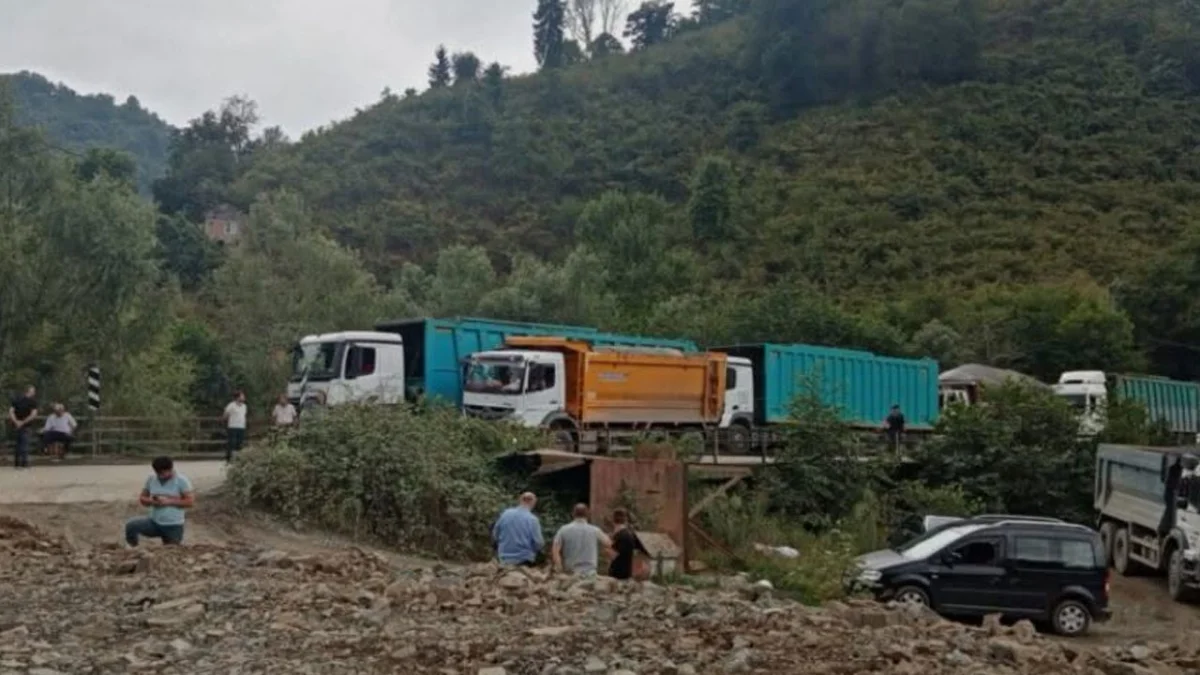 Trabzon’da çöp kamyonlarına tepki! Yanbolu’da yol kesildi iddiası