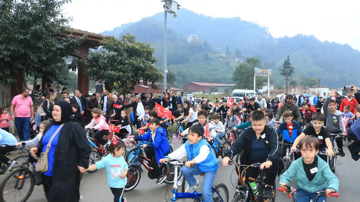 Trabzon’da Cumhuriyet Bayramı coşkusu! 238 kişi pedal çevirdi