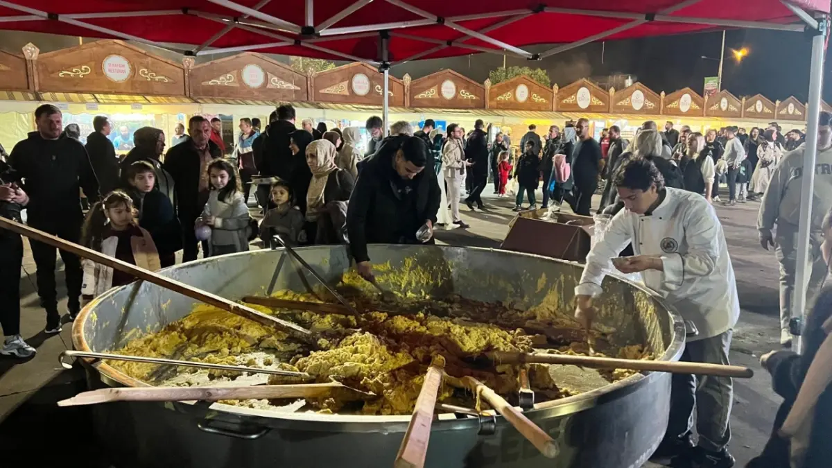 Trabzon’da dev kuymak kazanının dibi göründü! Festivale büyük ilgi