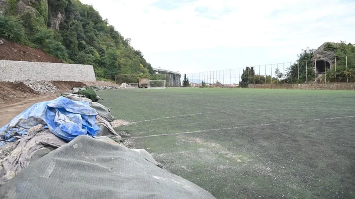 Trabzon’da Maşatlık Futbol Sahası güvenli hale getiriliyor