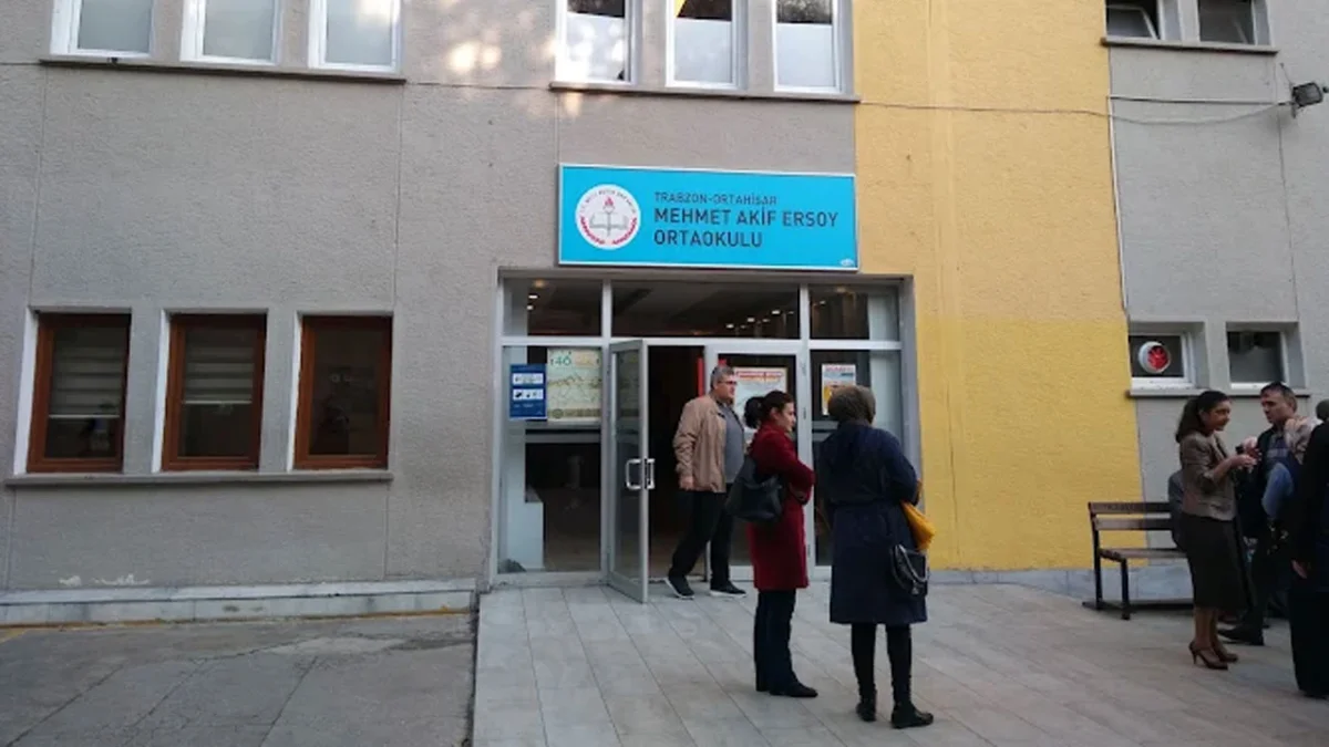 Trabzon’da Mehmet Akif Ersoy Ortaokulu’ndan LGS’de büyük başarı