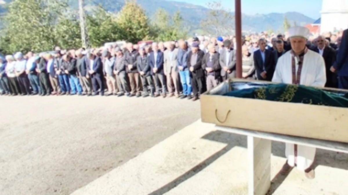 Trabzon'da müdürün acı günü! Babasını son yolculuğuna uğurladı