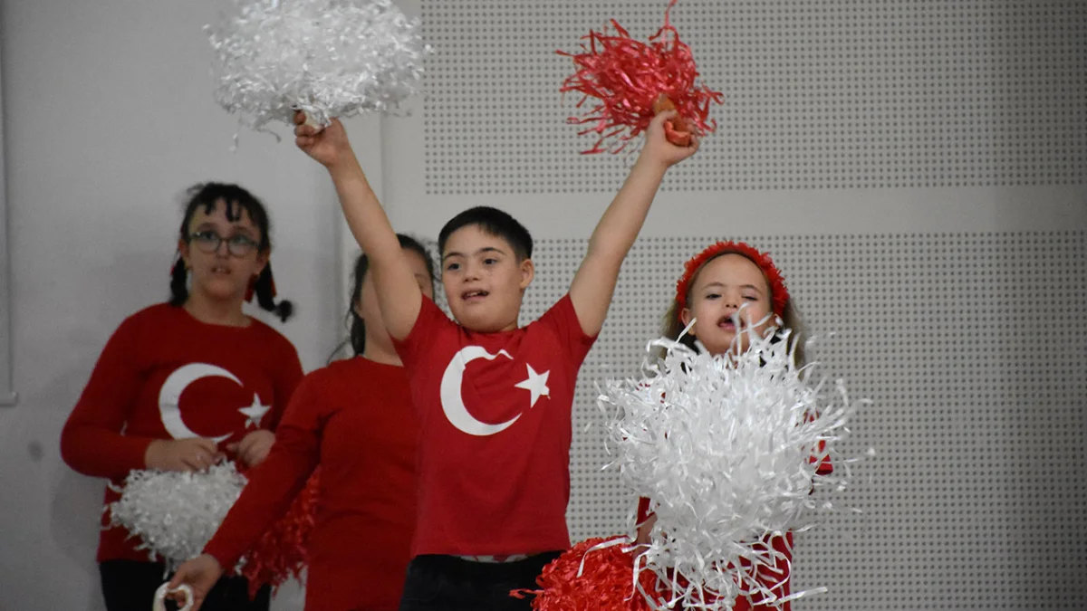 Trabzon’da özel öğrencilerden duygusal Cumhuriyet Bayramı balosu