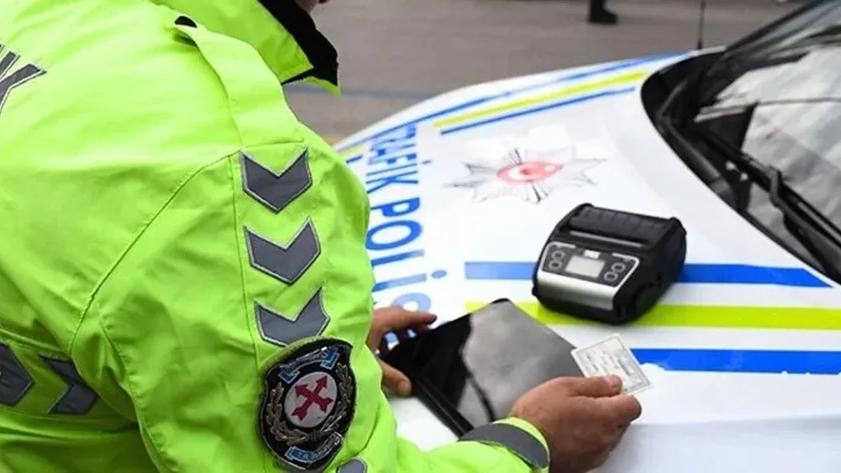 Trabzon'da polisin dur ihtarına uymayan motosikletliye 300 bin lira ceza!