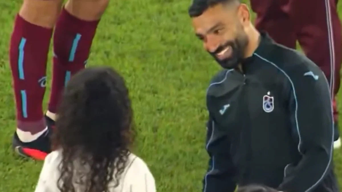 Trabzon’da Salah’ın en özel gecesi! Kızları sahaya indi