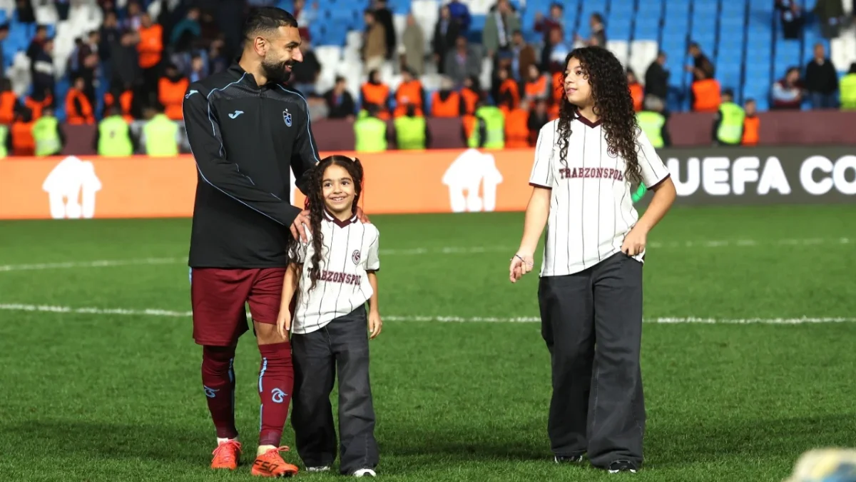 Trabzon’da Salah’ın en özel gecesi! Kızları sahaya indi