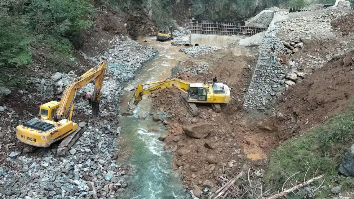 Trabzon’da taşkınlara karşı önlem: Tilkibeli’nde çalışmalar sürüyor