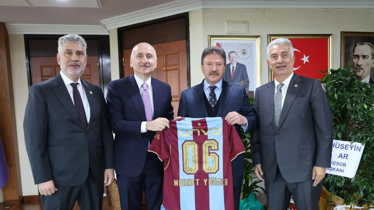 Trabzon heyetinden TESK Başkanı Yiğiner’e Trabzonspor forması