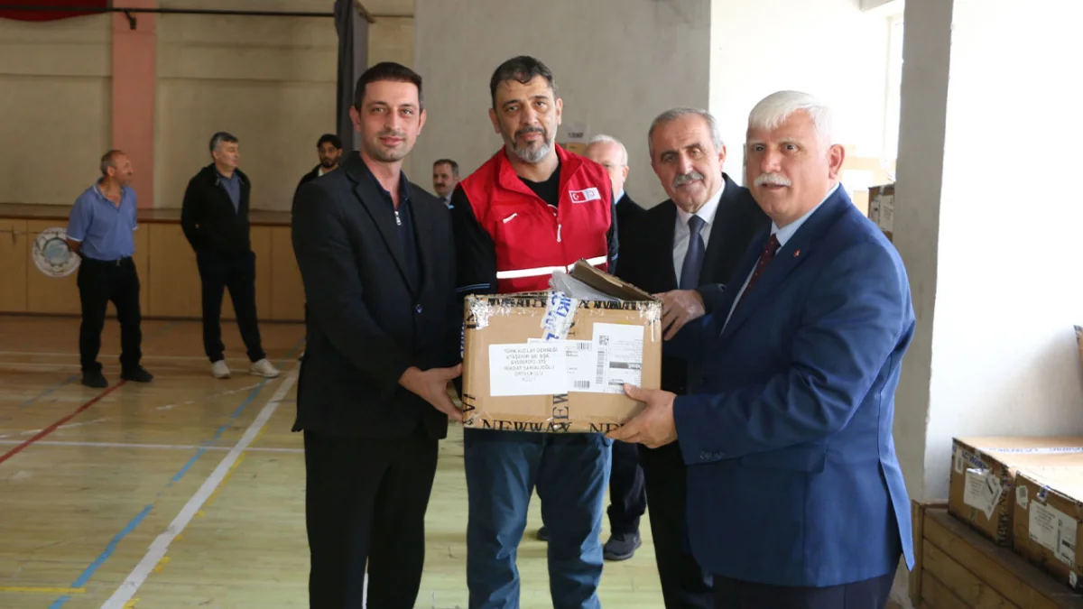 Trabzon Of’ta ihtiyaç sahibi öğrencilere giysi yardımı yapıldı