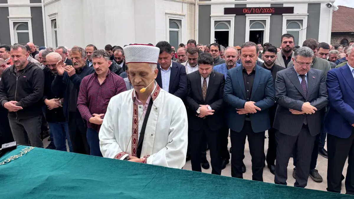 Trabzon siyaseti bu cenazede bir araya geldi Ağıralioğlu da katıldı