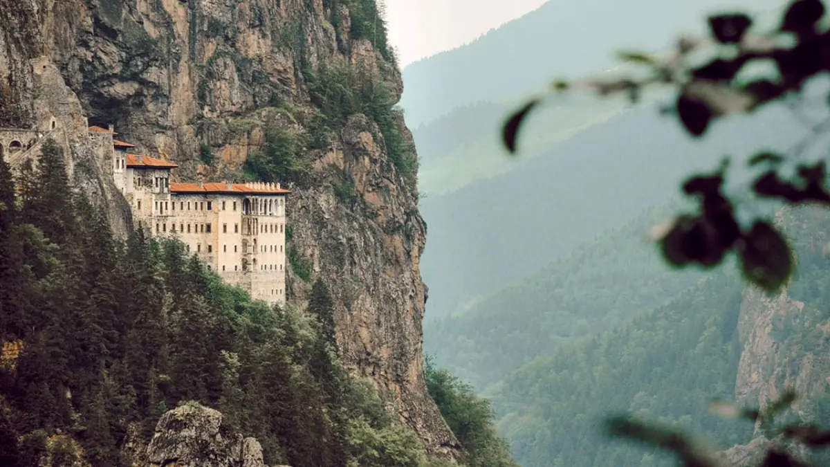 Trabzon turizminde büyük kriz! "330 acente var, rehber yok, yetişmiş personel kaçıyor"