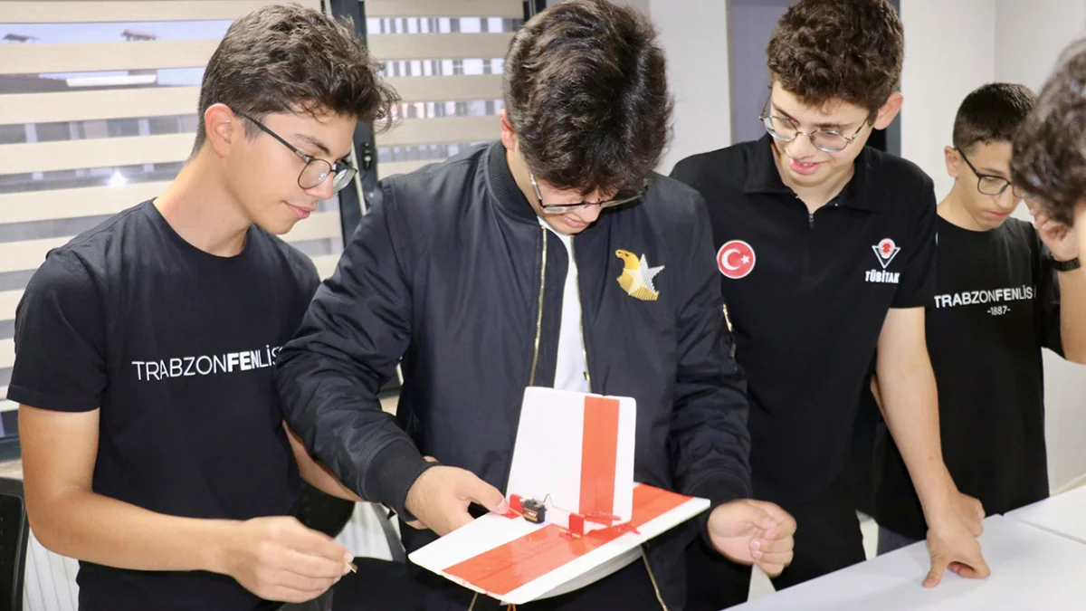 Trabzonlu gençlerden büyük başarı! 10 kez kırıldı, 11’inci İHA ile Türkiye birincisi oldular