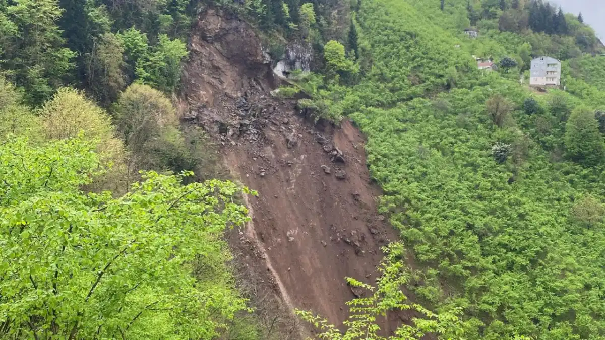 Trabzonlu profesörden heyelan uyarısı: “Deprem sarsar, yağmur kaydırır”