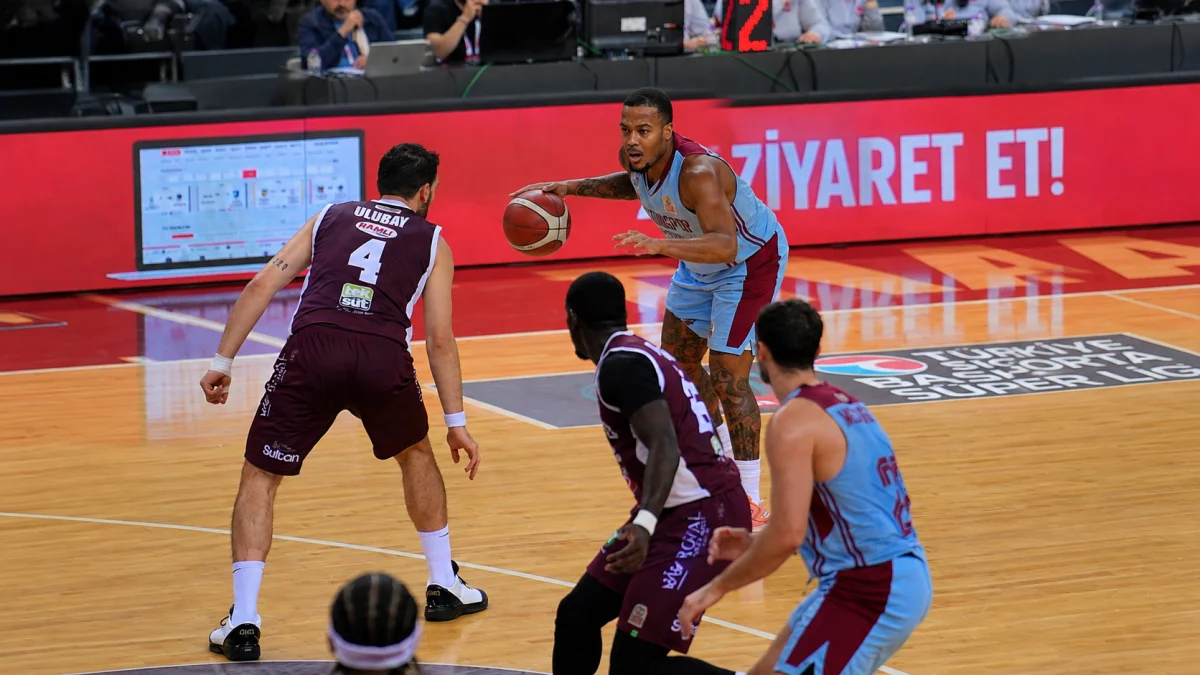 Trabzonspor Basketbol son nefeste kazandı! Hayri Gür'de büyük heyecan