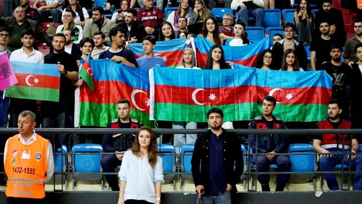 Trabzonspor-Sabah BC maçında dostluk görüntüleri!