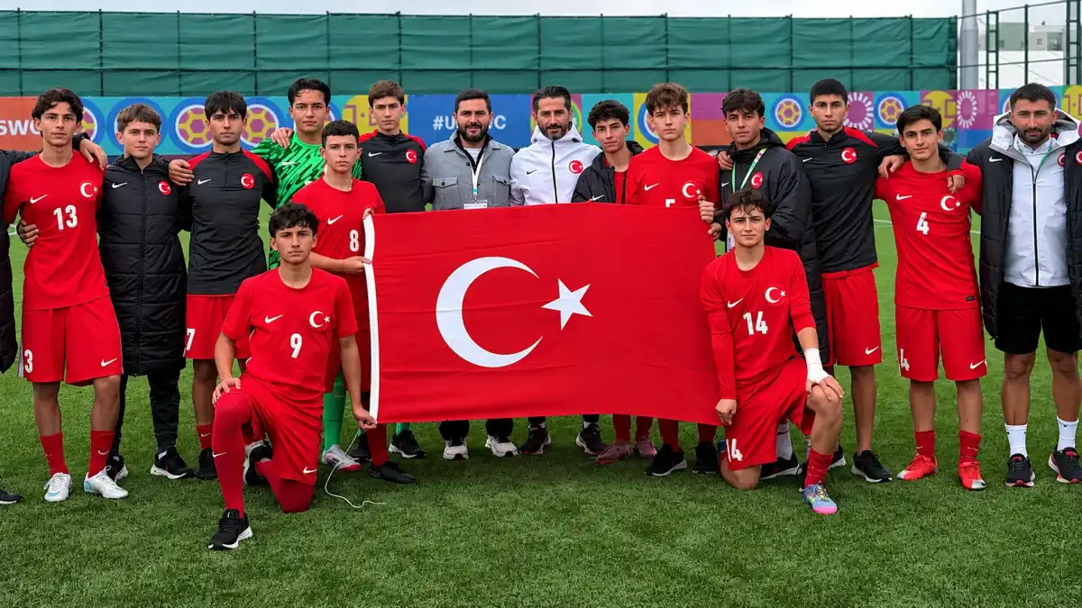 Trabzonspor'un iki genç yıldızından milli gurur! Çin'i devirdiler