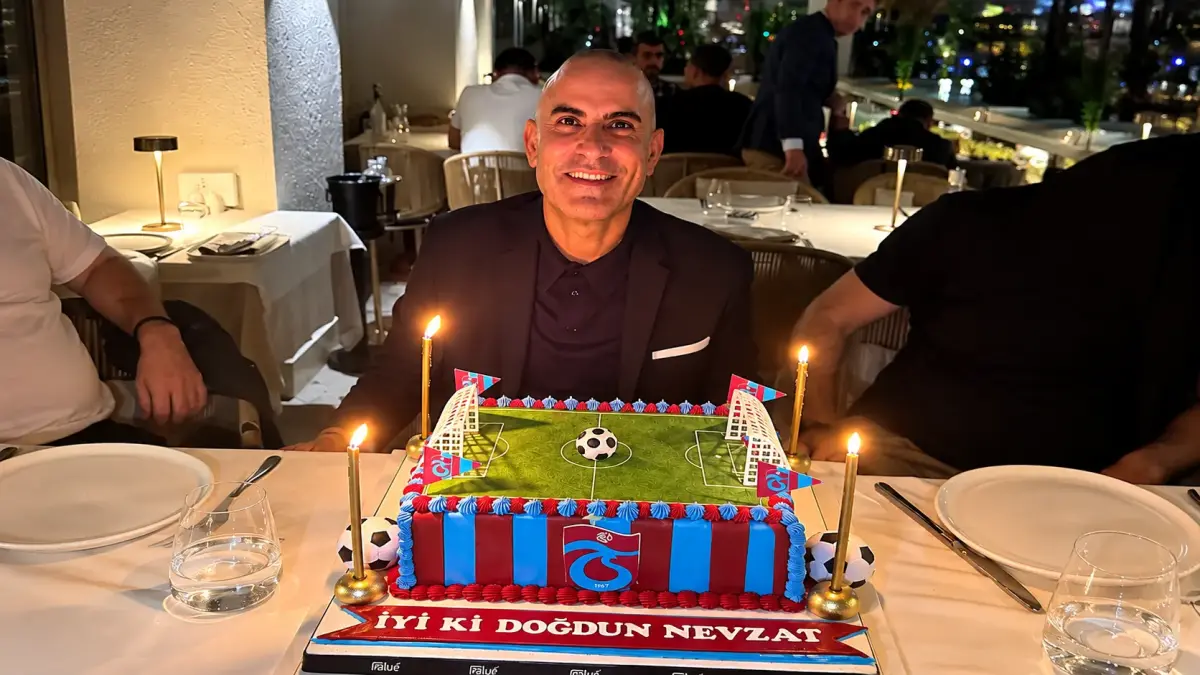 Trabzonspor yönetiminden Nevzat Kaya'ya doğum günü sürprizi!