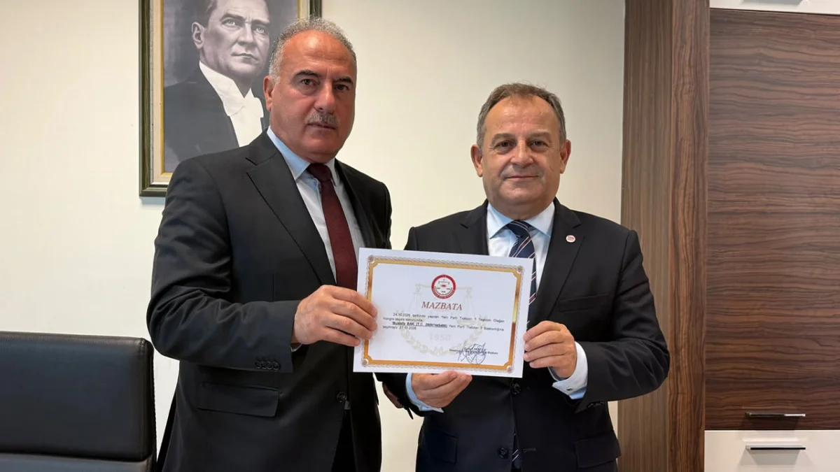 YENİ Parti Trabzon İl Başkanı Mustafa Bak mazbatasını aldı