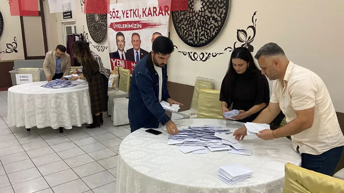 Yeni Parti Trabzon İl Kongresi’nde sandıklar açıldı! Sıcak dakikalar