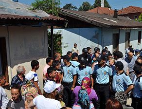 Prefabriklerin yıkımına direndi