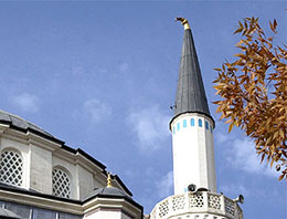 Beşikdüzü'ne Hacı Çakmak Camii