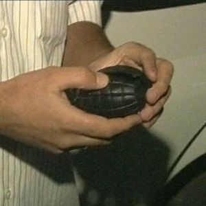 Diyarbakır'da El Bombası Patladı